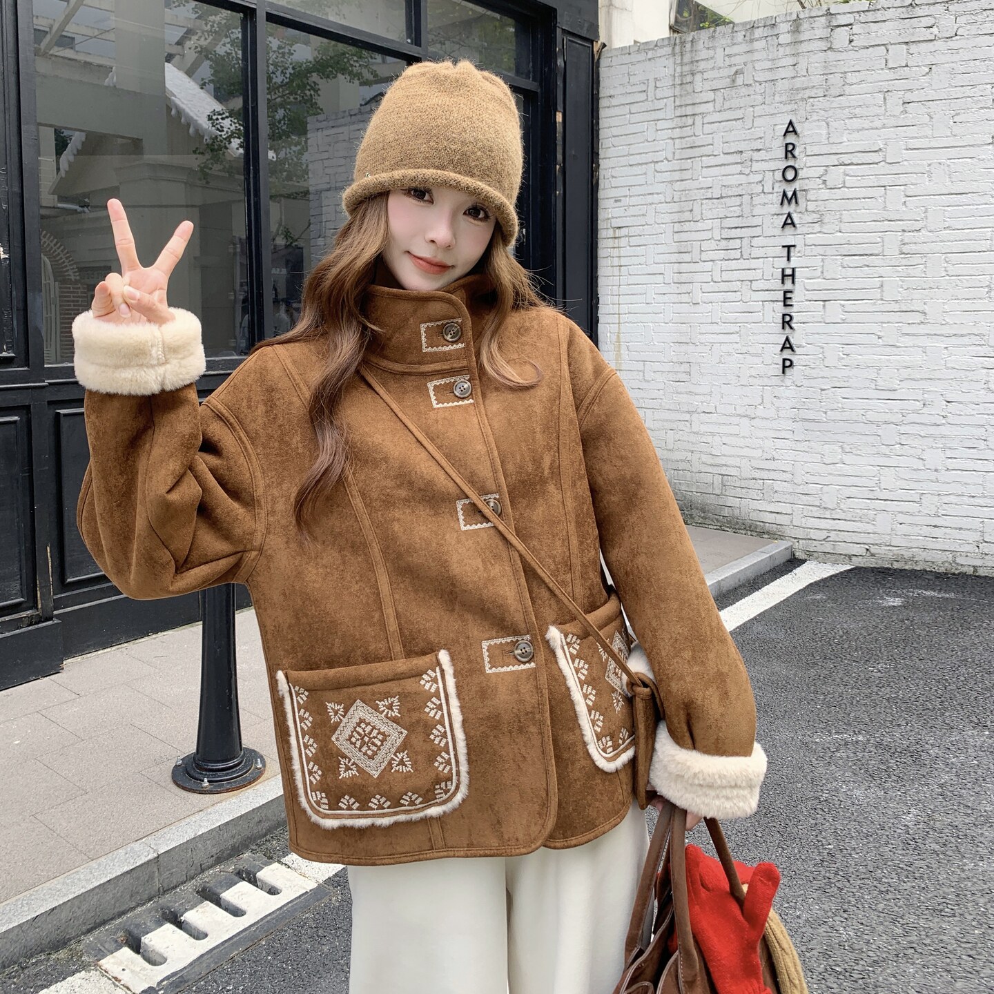 现货新款绣花加厚皮毛一体外套2D035-25105P205K308,女装短外套,2D035