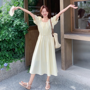 奶黄色法式优雅设计感圆领连衣裙女夏季新款复古气质泡泡袖A字裙图片