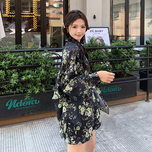 撞色天丝衬衫防晒套装女夏新款小个子宽松阔腿短裤印花时尚两件套图片