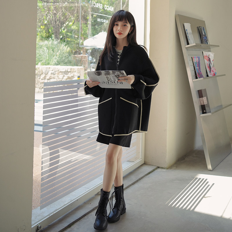 新款黑色包边空气层外套5852-P120K178,女装短外套,2B080