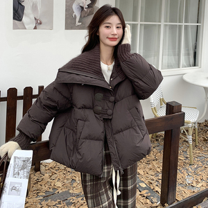今年流行针织拼接大翻领羽绒服女冬季设计感时尚加厚90白鸭绒外套图片