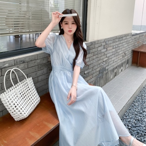 浅蓝色法式温柔收腰连衣裙女2025夏季新款超好看小个子显瘦长裙子图片