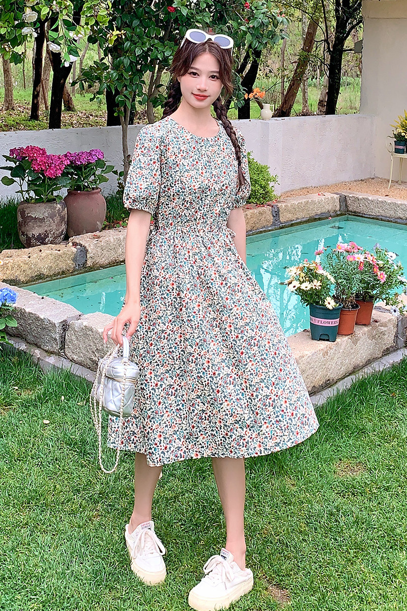 碎花连衣裙女2025新款夏季法式泡泡袖圆领短袖系带收腰中长款裙子,女装连衣裙,幸运星
