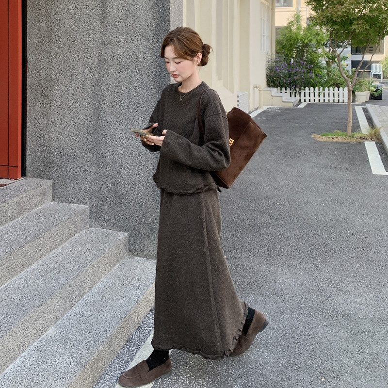 法式显瘦木耳边拼接套装女2025年秋冬季新款拼接卫衣半身裙两件套,女装套装/套裙,2C203