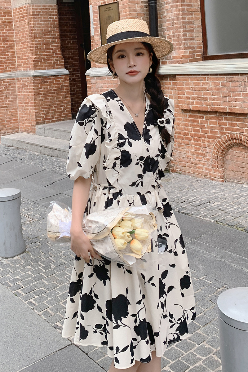 茶歇法式v领碎花连衣裙女夏2025新款高级感泡泡袖收腰中长款裙子,女装连衣裙,2C159
