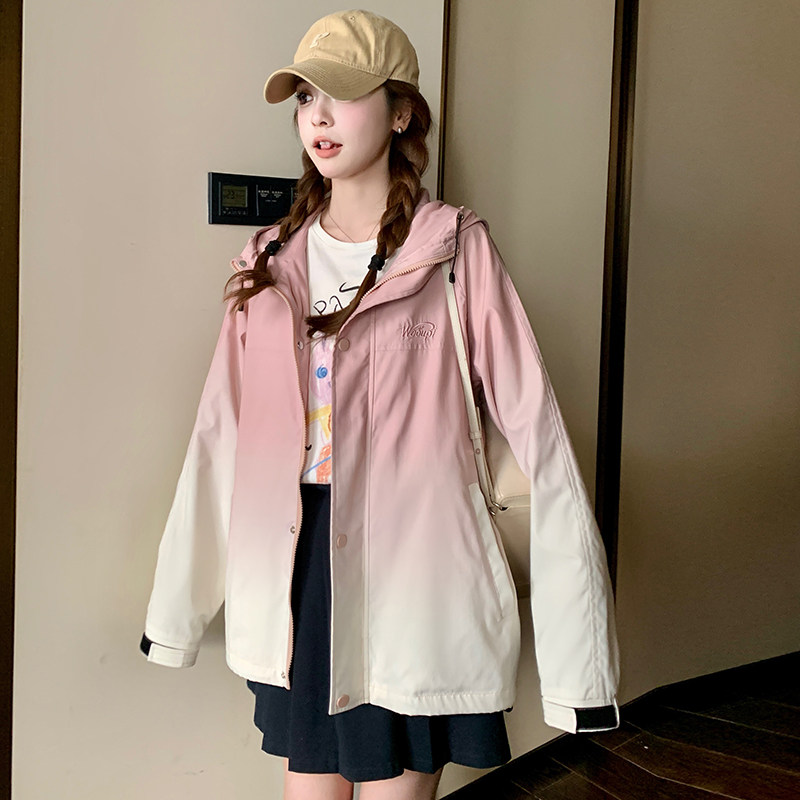 2025新款渐变粉冲锋衣外套8837p140K198,女装短外套,2C269