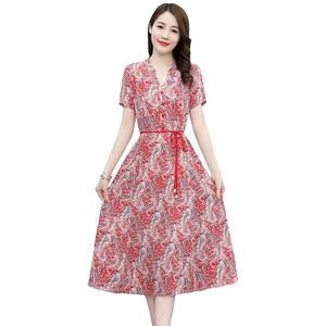 2025夏季时尚简约大方气质优雅收腰显瘦修身休闲百搭性感印花收腰连衣裙，女装连衣裙，自然秀图片
