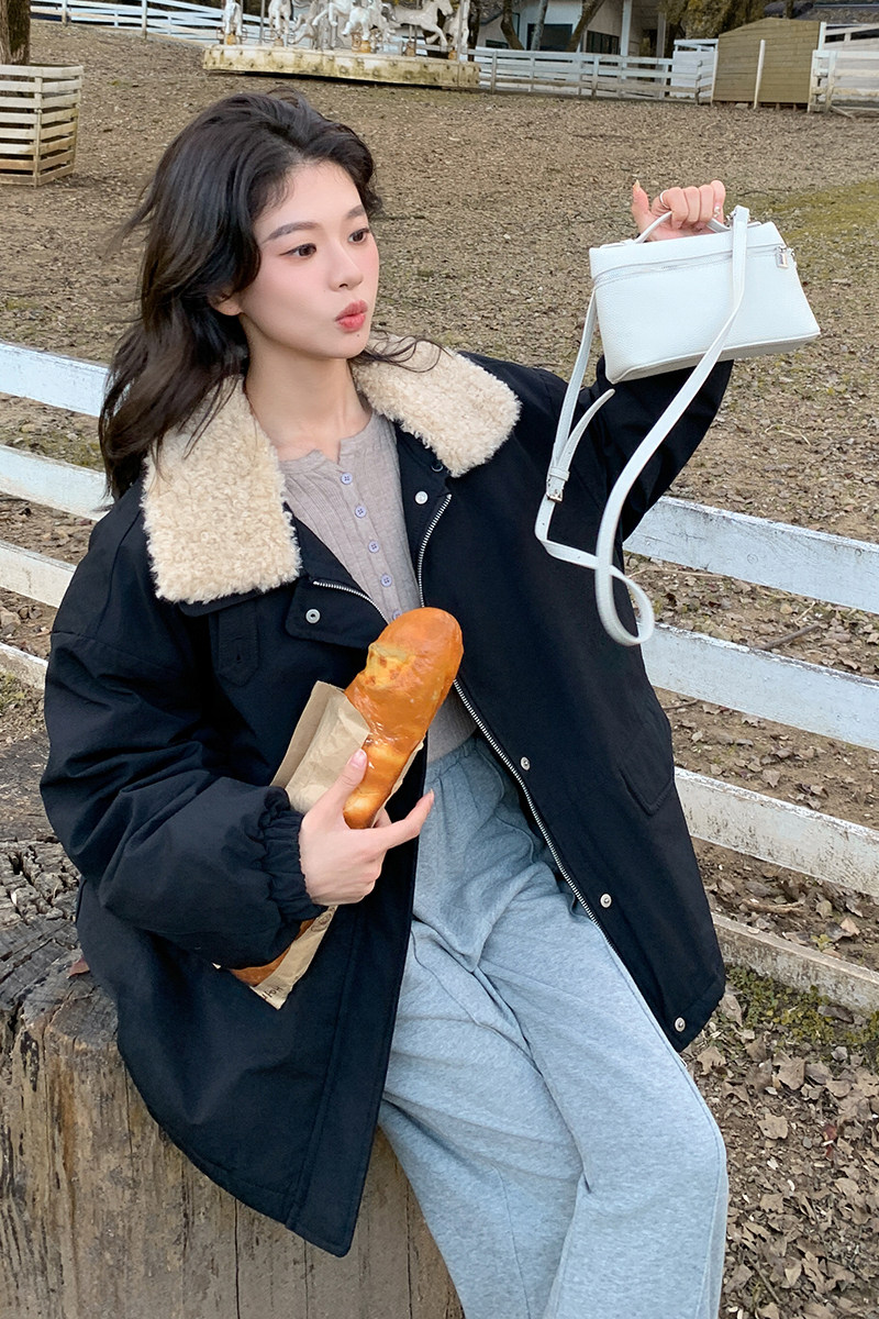 羊羔毛领黑色派克羽绒服女冬超火巨好看高级小众加绒加厚工装外套,女装羽绒服,2C086