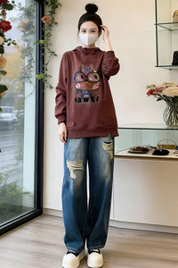 韩版时尚休闲套装女春季新款连帽刺绣卡通上衣破洞牛仔长裤两件套图片