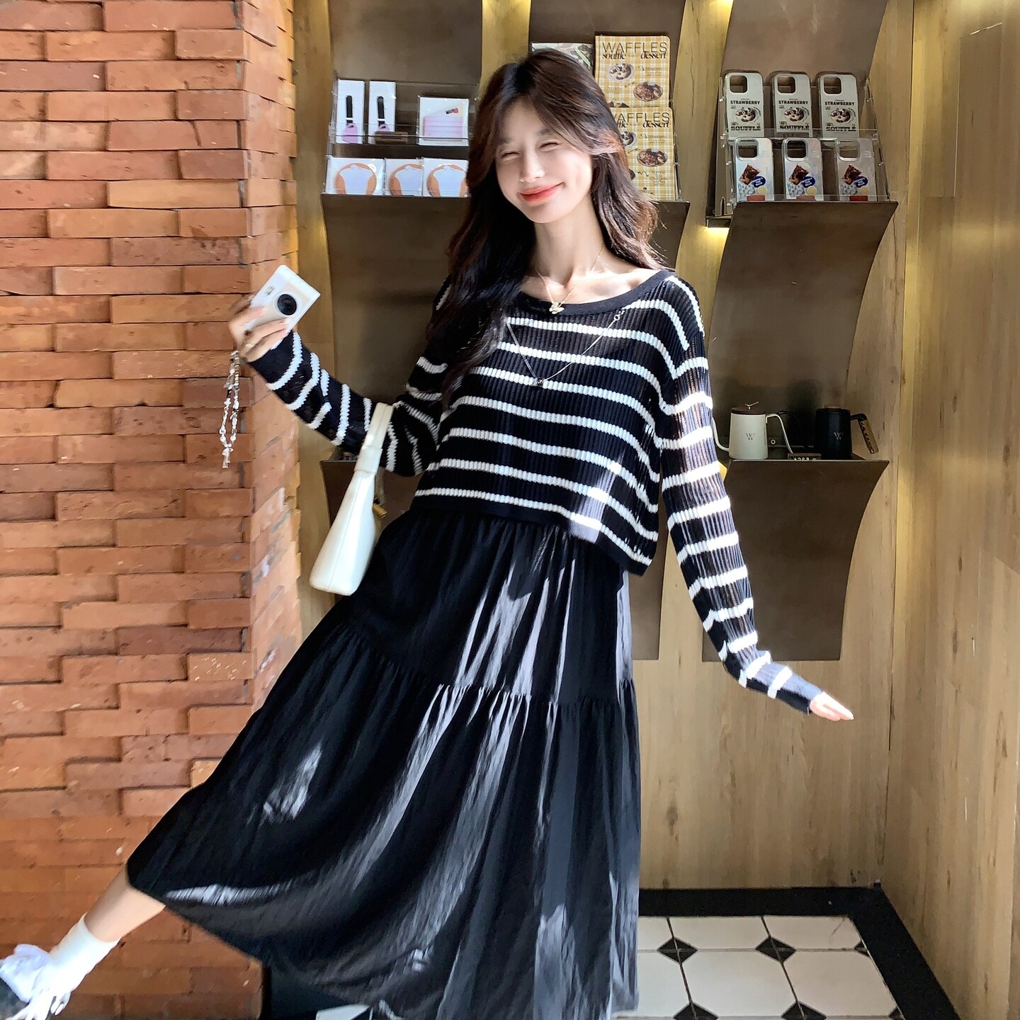 高级感气质减龄显瘦连衣裙女法式a字黑白条纹两件套吊带连衣裙,女装连衣裙,2C166