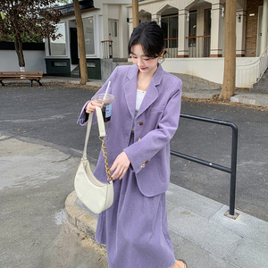 紫色灯芯绒西装套装女2025春季新款高级感超好看气质半身裙两件套图片