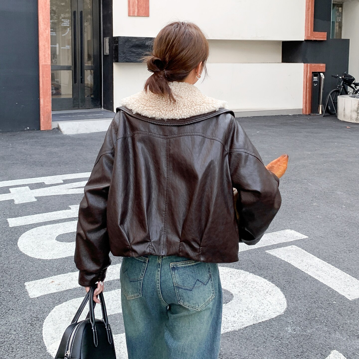 美拉德翻领羊羔毛绒绒拼接皮衣外套女冬季2025新款酷飒风加厚棉服,女装短外套,2C082
