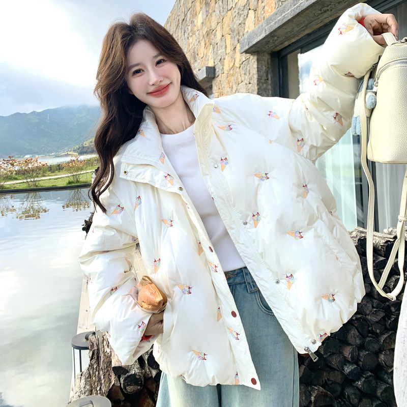 冬季新款！90绒！冰激凌刺绣立领短款羽绒服外套D931-P300K398,女装羽绒服,2C320