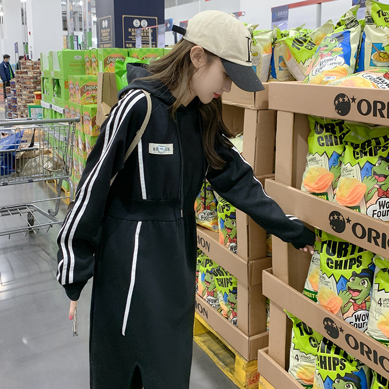 气质名媛黑色连帽卫衣连衣裙女春秋2025新款高级感超好看收腰长裙,女装连衣裙,2C073