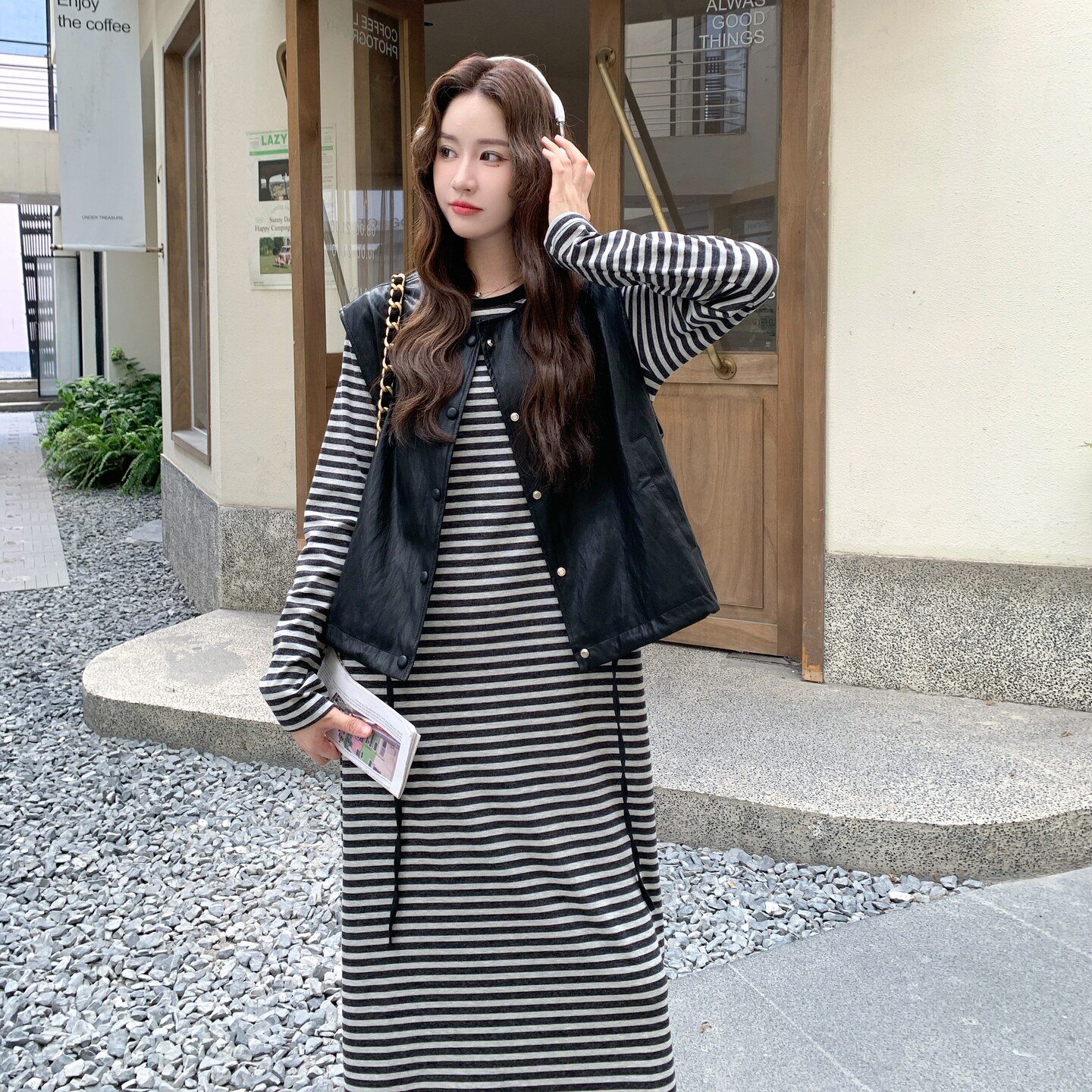 高级感韩系条纹连衣裙套装女秋慵懒松弛感PU皮黑色马甲叠穿两件套图片