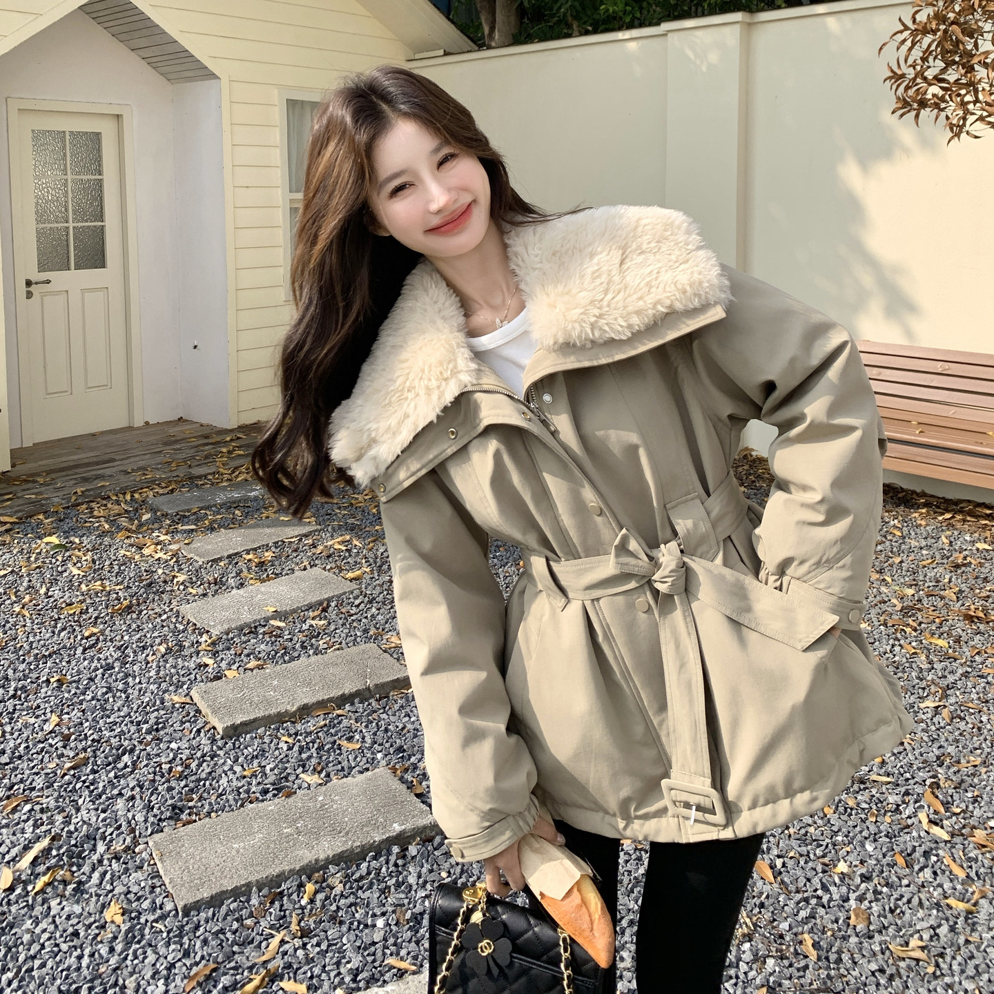 韩系卡其色羊羔毛夹克派克服女冬大翻领设计感加厚中长款羽绒外套图片