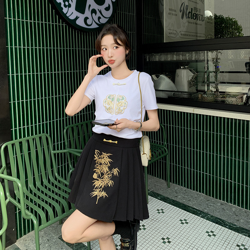 【现货】2025春夏新款风百搭T恤+高腰刺绣马面裙套装,女装套装/套裙,2D148