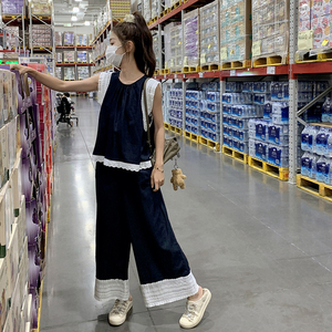 深蓝色炸街减龄牛仔套装女夏季新款轻薄蕾丝拼接上衣阔腿裤两件套图片