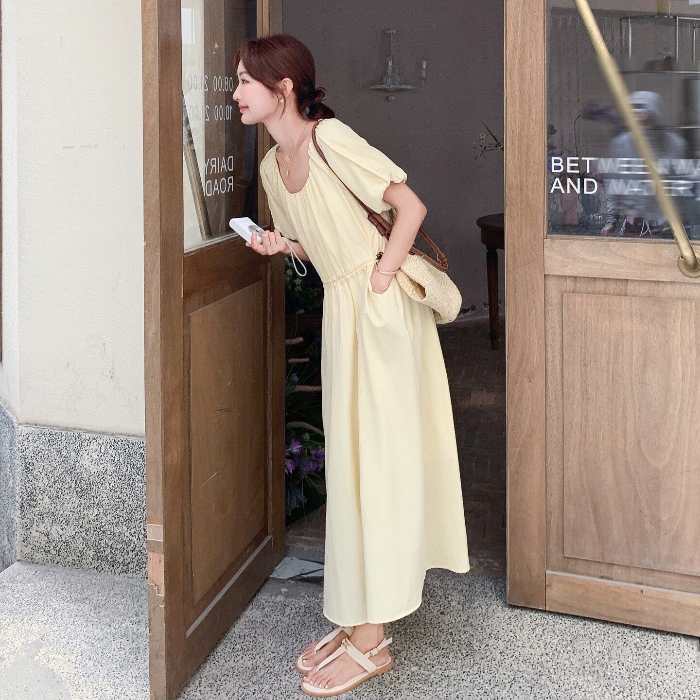 奶黄色法式优雅设计感圆领连衣裙女夏季新款复古气质泡泡袖A字裙,女装连衣裙,2C212