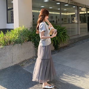慵懒风穿搭蕾丝T恤套装女2025夏季新款韩系显瘦网纱半身裙两件套图片