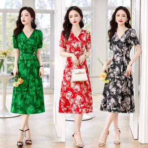 妈妈夏季2025新款女装中长款气质显瘦印花连衣裙图片