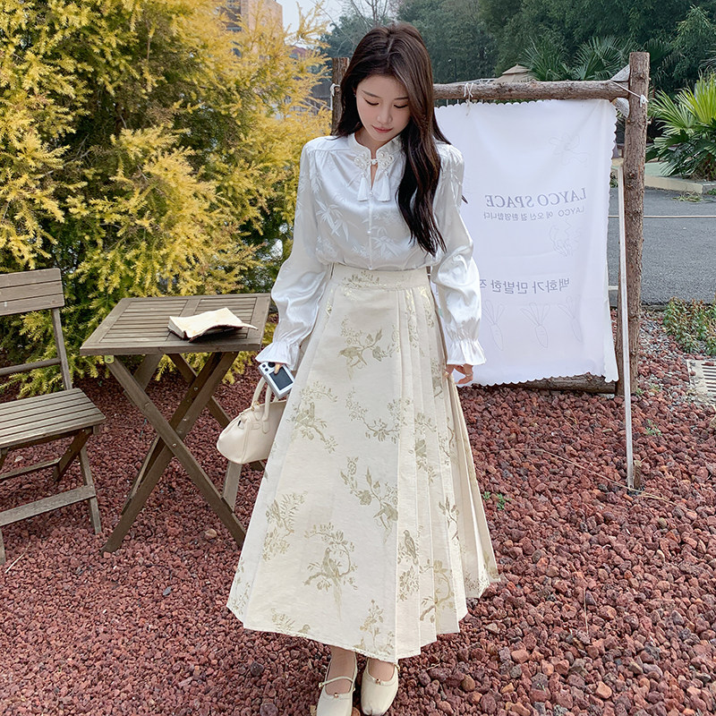 【现货】2025秋新中式风盘扣小衫+重工提花金丝马面裙套装,女装套装/套裙,先锋丽姿