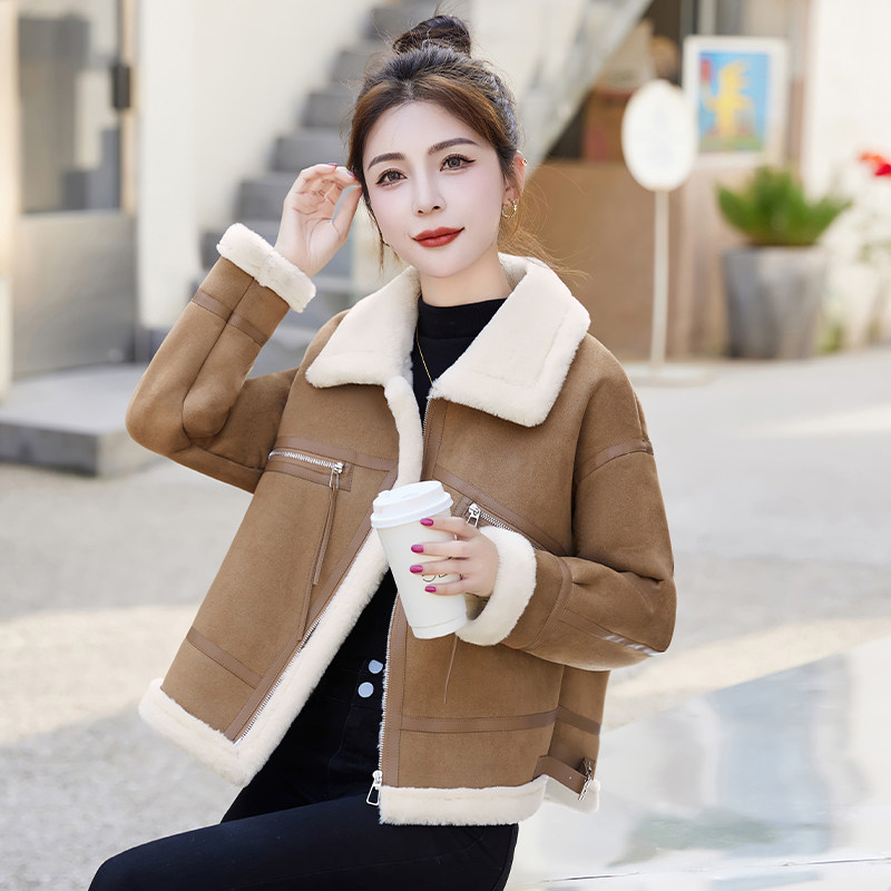 皮毛一体羊羔毛机车服麂皮绒2025秋冬季新短款皮草外套女立领夹克，女装羊羔毛/颗粒绒，维一诺,女装短外套,维一诺（1D095）