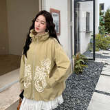 卡其色韩版宽松慵懒风绳盘绣短款风衣女秋季2025新款显高显瘦外套，女装风衣，2C052