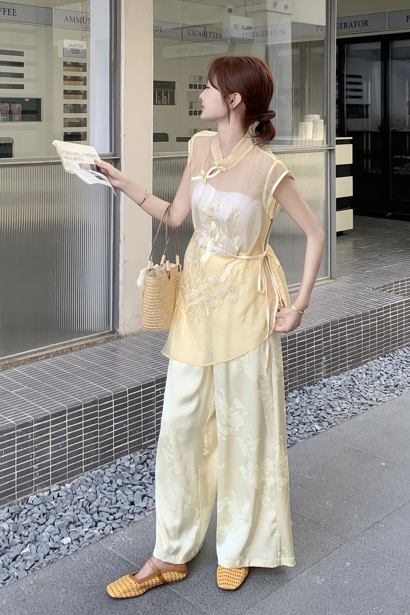 浅黄色复古刺绣立领上衣套装两件套2025夏季显瘦阔腿裤淡人两件套,女装套装/套裙,2C159