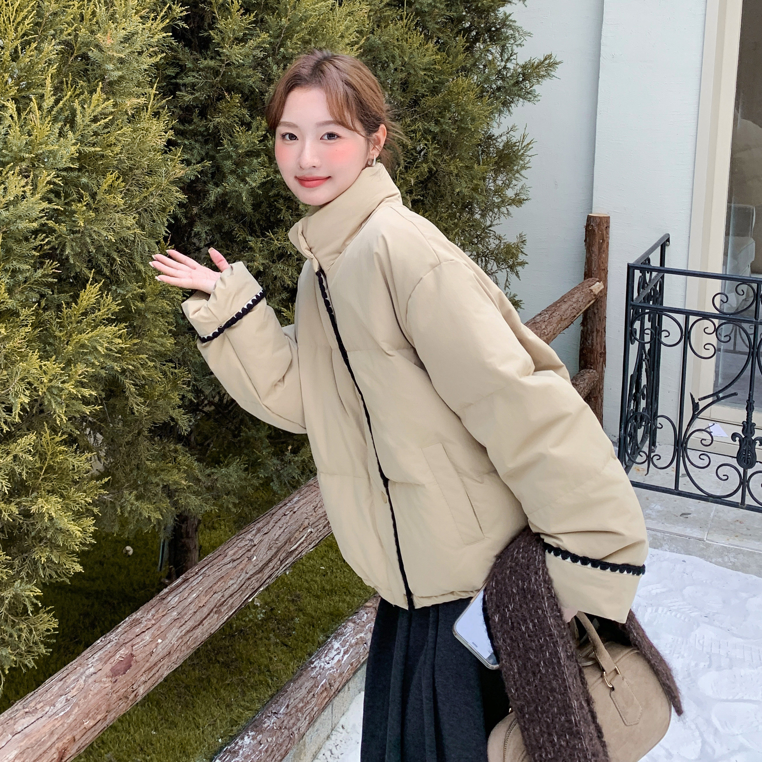 卡其色拼接淡人羽绒服外套女冬季2025新款高级感保暖白鸭绒面包服,女装羽绒服,2C122