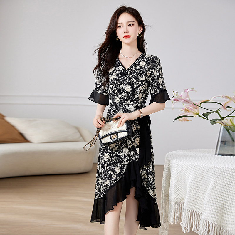 2025年夏季新款拼色木耳边连衣裙，女装连衣裙，臻衣坊,女装连衣裙,1C078
