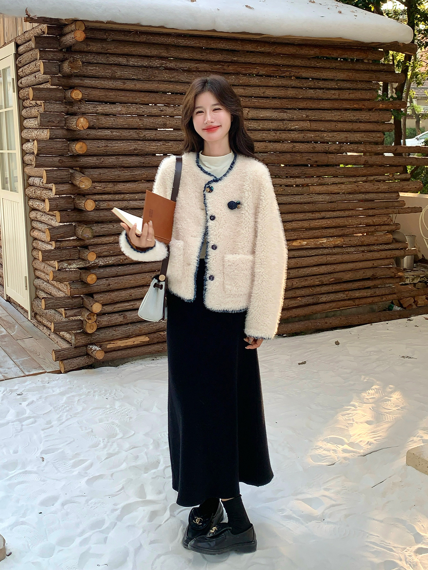 白色温柔风撞色拼接皮毛一体羊羔毛外套女秋冬2025新款超好看棉服,女装皮草,2C126
