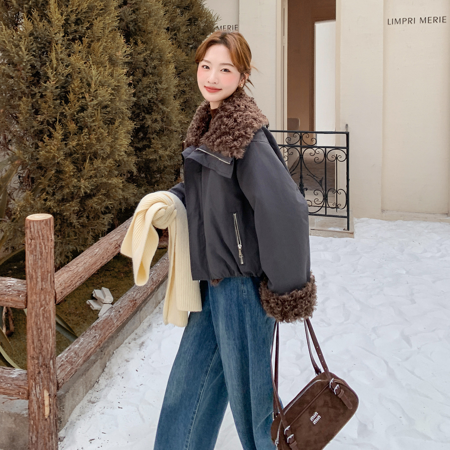 羊羔毛领灰色外套女冬2025超火好看高级小众加绒加厚短款派克棉服,女装派克服,2C012
