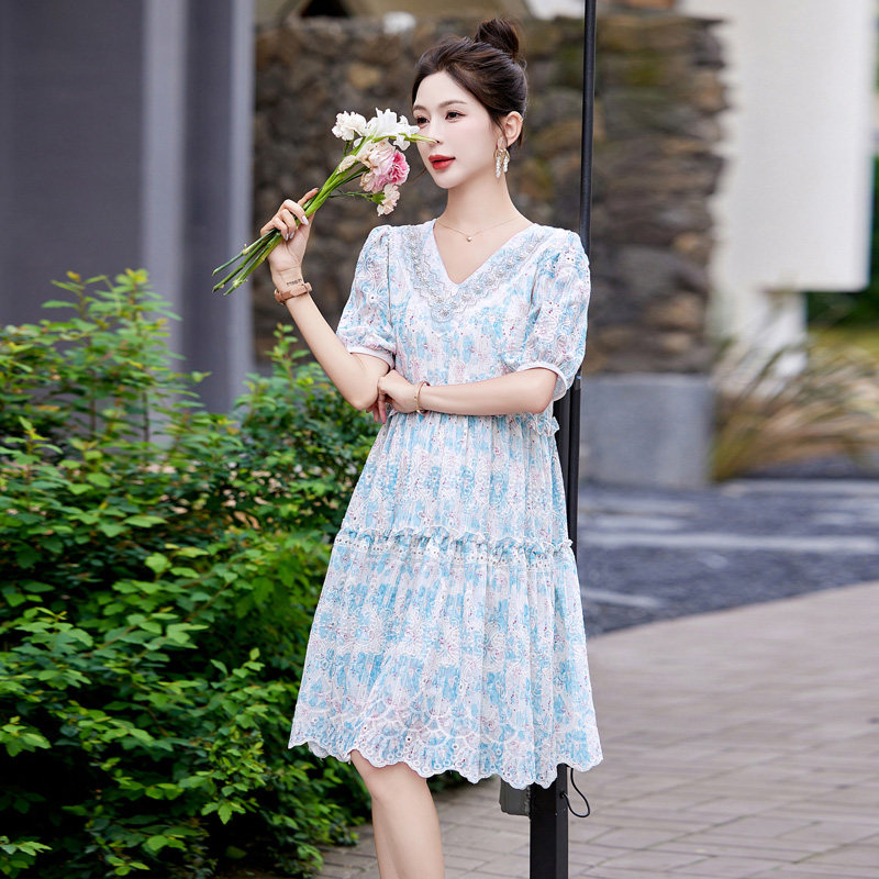 2025新款夏季女装V领钉珠气质显瘦减龄蕾丝泡泡袖连衣裙,女装连衣裙,丽莎妳雅
