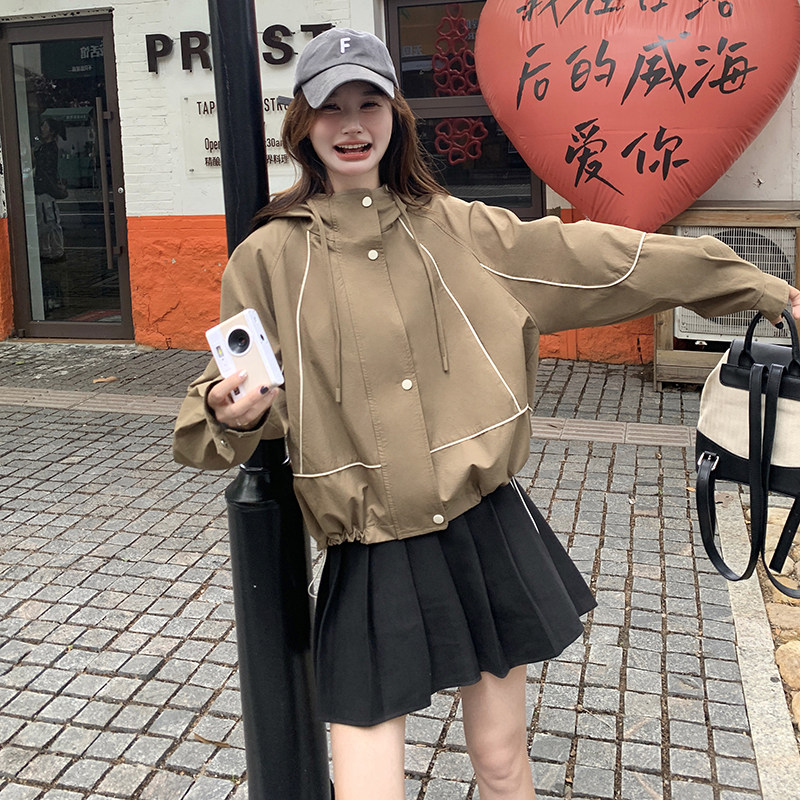 卡其色休闲连帽夹克外套女短款2025秋韩版设计感宽松运动工装上衣,女装短外套,2C166