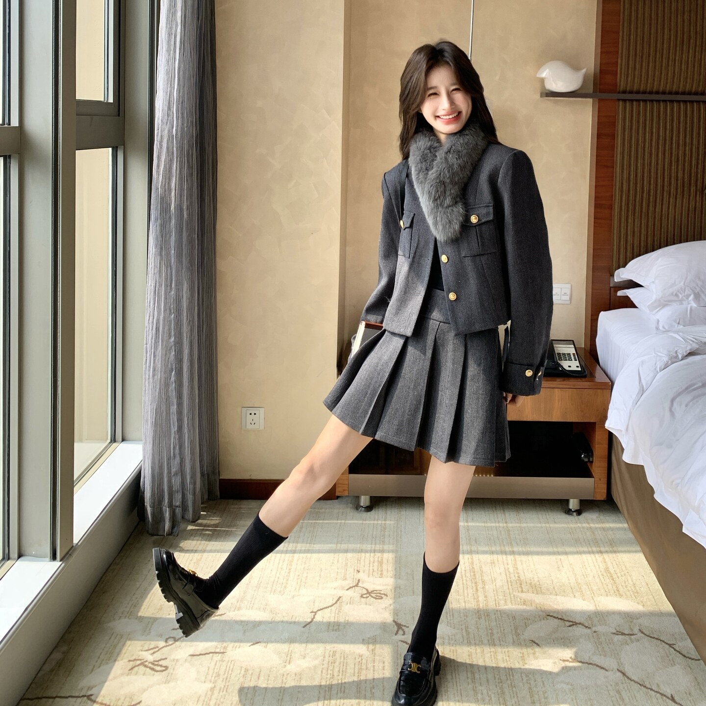 法式轻奢套装女冬季气质减龄小香风羽绒内胆加厚外套百褶裙两件套图片