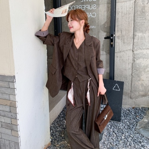 职业通勤穿搭咖色西装套装女春秋2025超火好看高级感阔腿裤三件套图片