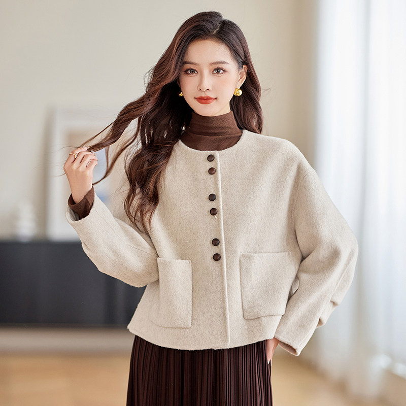 复古红色时尚棒球服短外套女2025春秋新款休闲气质小个子夹克上衣,女装毛呢外套,安在秀