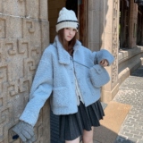 甜美皮毛一体蓝色羊羔毛短外套女冬季2025新款小个子流行爆款棉服，女装派克服，2D044