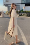 白色方领海边度假连衣裙女2023夏新款法式温柔风漂亮别致泡泡袖裙，女装连衣裙，2C088