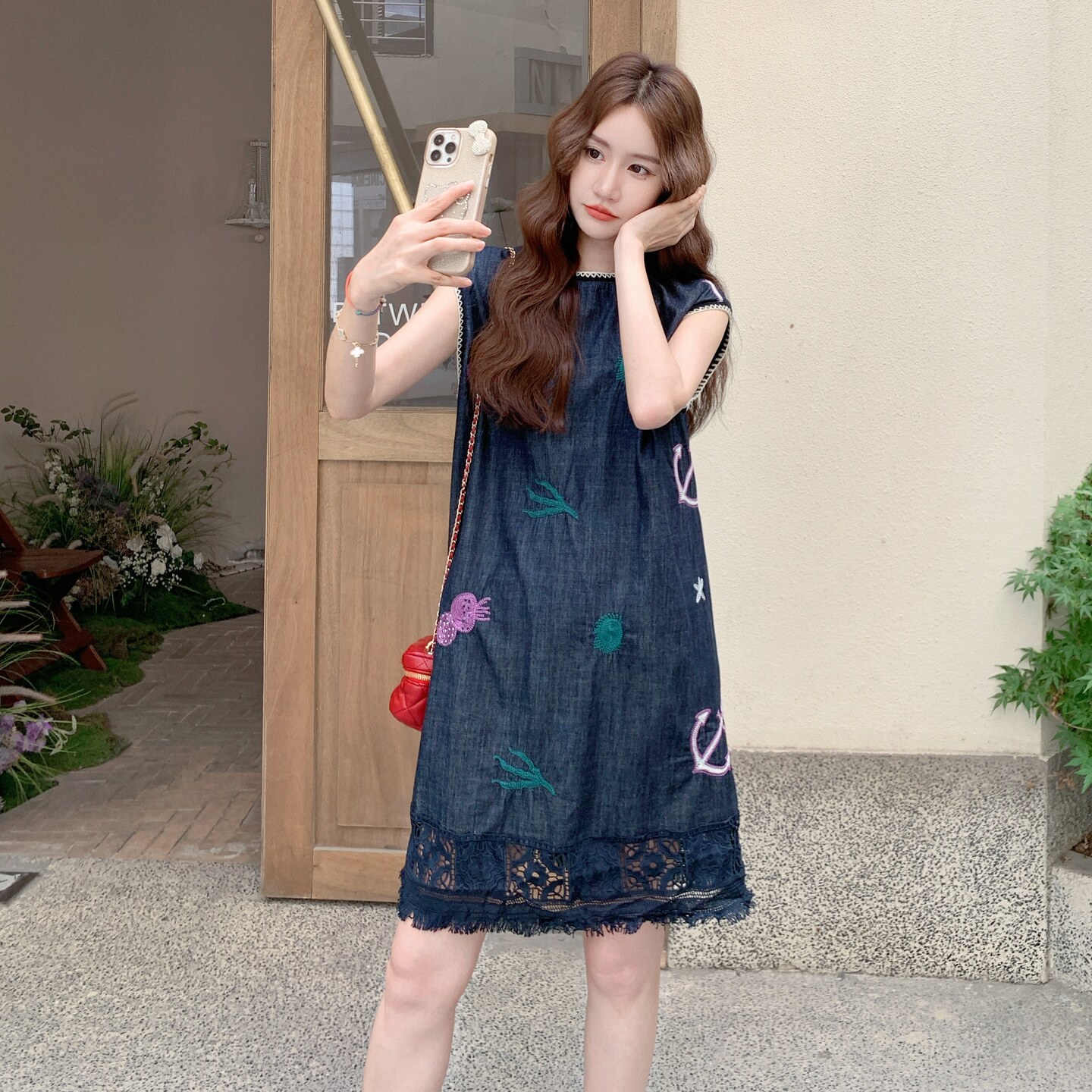 设计感小众刺绣牛仔无袖连衣裙女2025夏新款小个子宽松显瘦背心裙图片