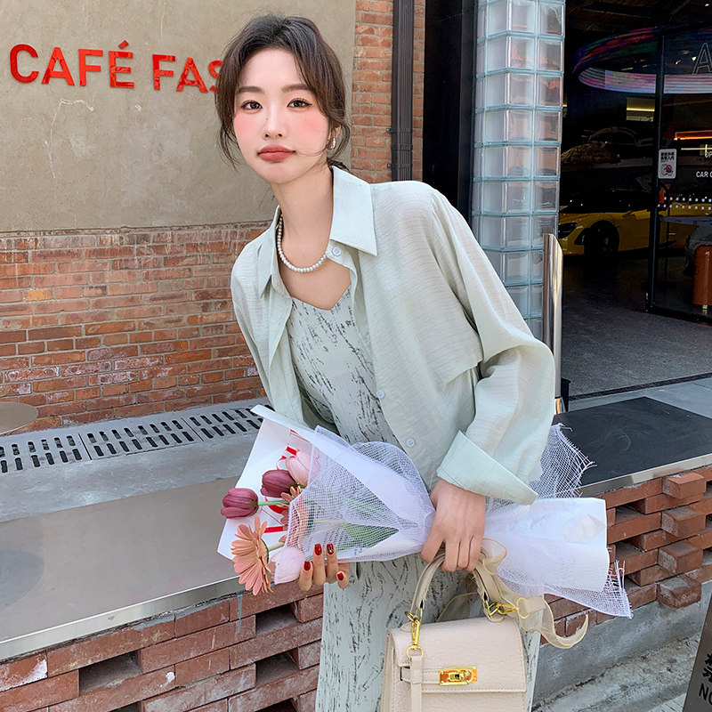 绿色轻薄防晒衬衫碎花吊带连衣裙套装女2025夏季新款巨好看两件套,女装连衣裙,2C233