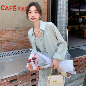 绿色轻薄防晒衬衫碎花吊带连衣裙套装女2025夏季新款巨好看两件套图片