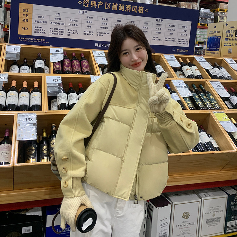 超好看黄色立领短款羽绒服女冬2024新款设计感毛呢拼接白鸭绒外套图片