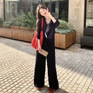 大方得体穿搭条纹丝巾针织衫套装女春秋超火好看休闲阔腿裤两件套图片