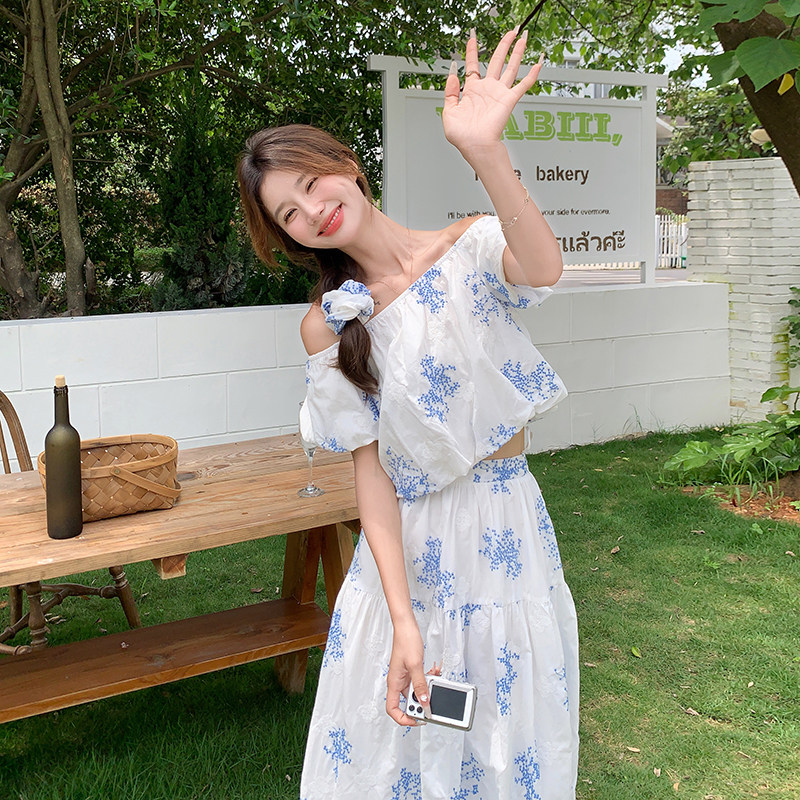 法式刺绣套装裙夏季女2024新款温柔风一字肩显瘦上衣半身裙两件套,女装套装/套裙,2C057