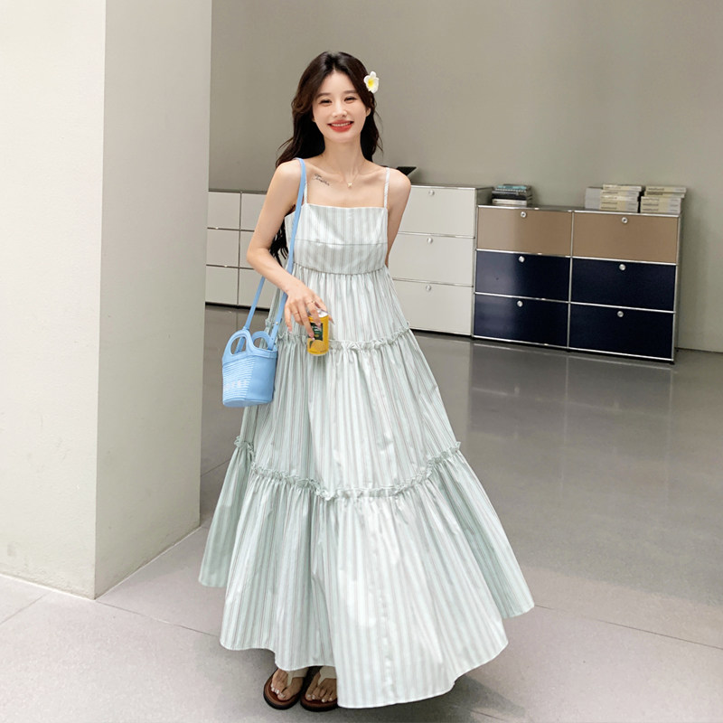 条纹吊带连衣裙女2025夏季新款法式气质温柔风高腰显瘦海边度假裙,女装连衣裙,2C158