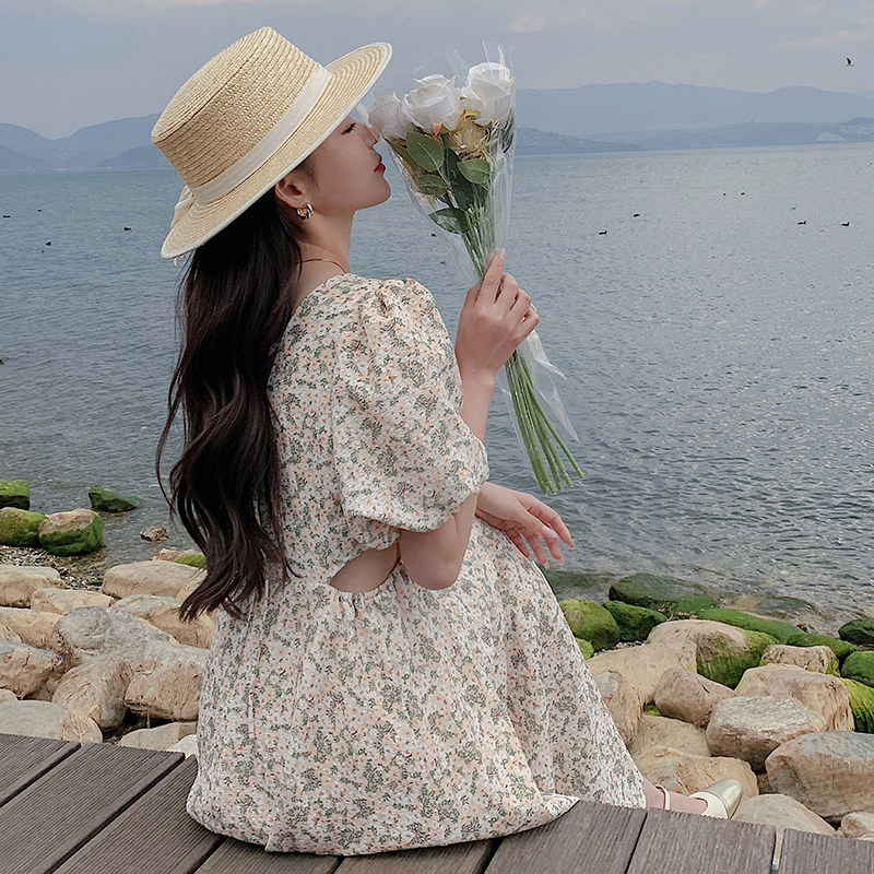 泡泡袖露腰连碎花衣裙女2023夏新款法式温柔风高级感别致茶歇裙子,女装连衣裙,2C316