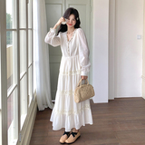 独特绝美高级感气质白色长袖V领连衣裙女春秋新款超好看减龄长裙，女装连衣裙，2D035