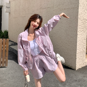 浅紫色轻薄防晒短裤套装女夏2025新款小个子两件套时尚洋气巨好看图片